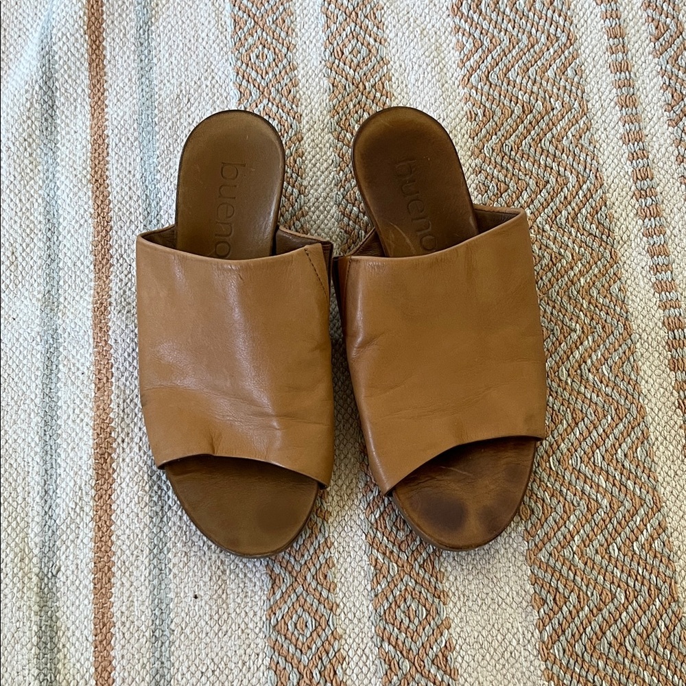 Bueno Women's Brown Leather Mules